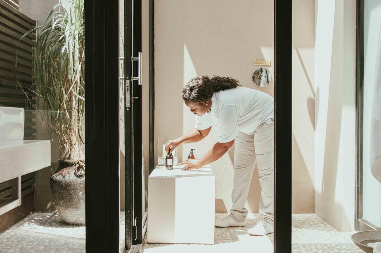 Serenity Villa 18 Ronald Rd Camps Bay كيب تاون المظهر الخارجي الصورة