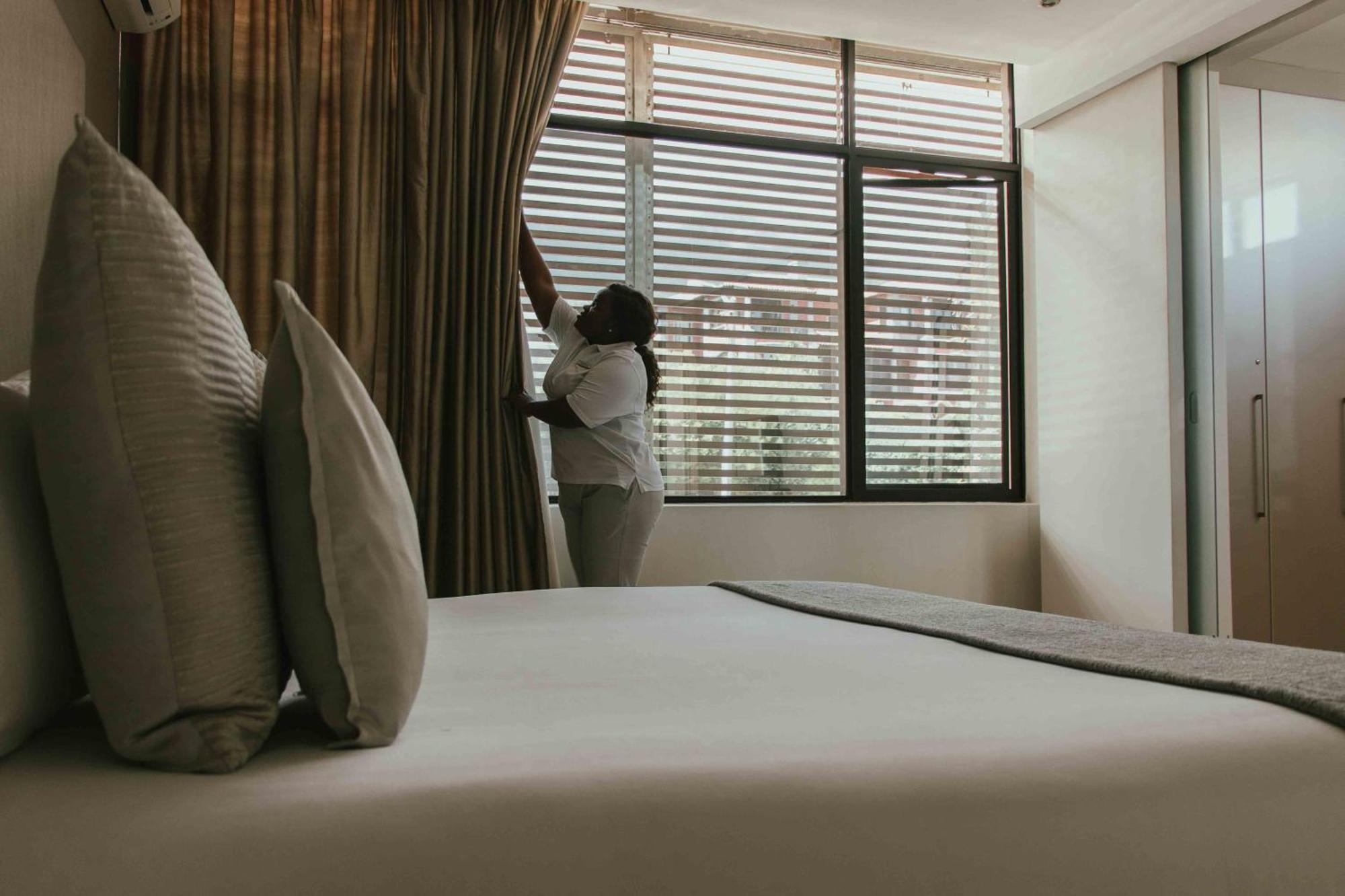 Serenity Villa 18 Ronald Rd Camps Bay كيب تاون المظهر الخارجي الصورة